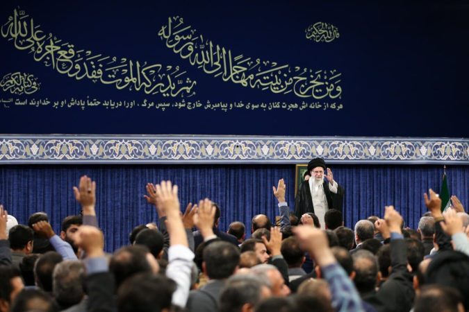 رهبر انقلاب: شهید رئیسی خستگیناپذیر بود و خود را از مردم برتر نمیدانست رهبر انقلاب: شهید رئیسی خستگیناپذیر بود و خود را از مردم برتر نمیدانست