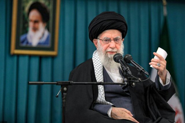 رهبر انقلاب: آمریکایی‌ها بدانند ملت ایران تسلیم‌شدنی نیست