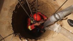 مرگ یک کارگر و نجات دیگری از چاه عمیق در رباط‌کریم + فیلم و عکس