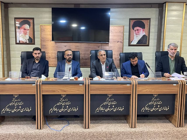 فرماندار و دادستان رباطکریم: تاکید بر حفظ آرامش روانی مردم و همکاری و نظم در توزیع سوخت + عکس فرماندار و دادستان رباطکریم: تاکید بر حفظ آرامش روانی مردم و همکاری و نظم در توزیع سوخت + عکس