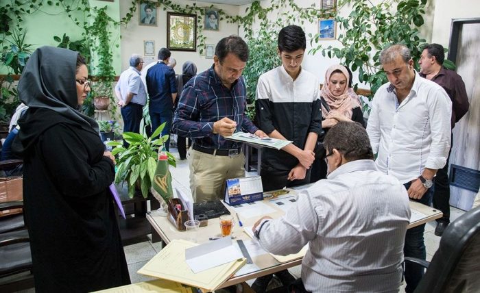 خانواده‌ها شهریه اجباری مدارس دولتی عادی را به کمیسیون اصل ۹۰ گزارش دهند