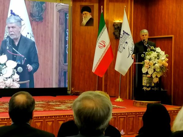 وزیر فرهنگ و ارشاد: هنر استاد فرشچیان بازتاب هویت ایرانی، اسلامی است وزیر فرهنگ و ارشاد: هنر استاد فرشچیان بازتاب هویت ایرانی، اسلامی است