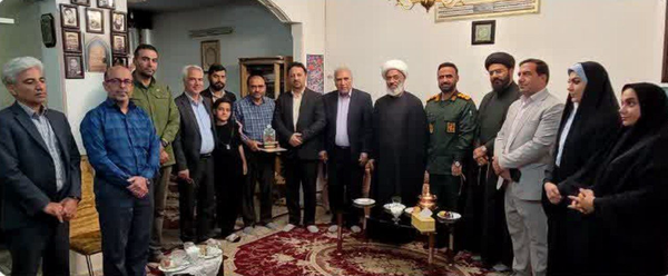 تجلیل مدیران شهری پرند از خانواده معظم شهدای مدافع حرم + عکس