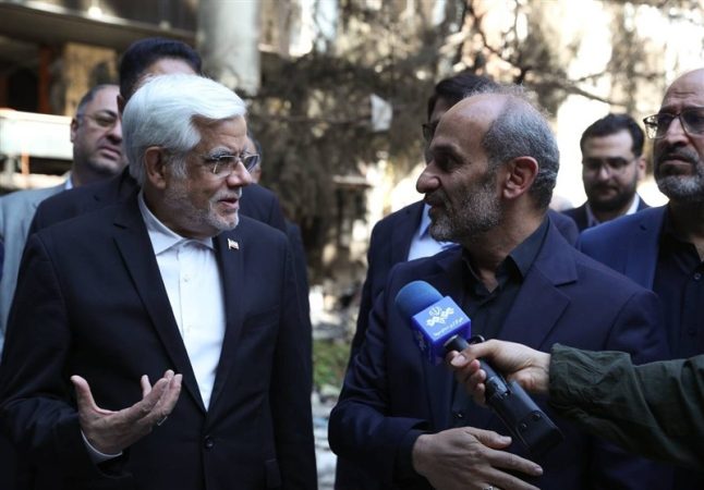 عارف؛ معاون اول رئیسجمهور از ساختمان شیشهای صداوسیما بازدید کرد عارف؛ معاون اول رئیسجمهور از ساختمان شیشهای صداوسیما بازدید کرد