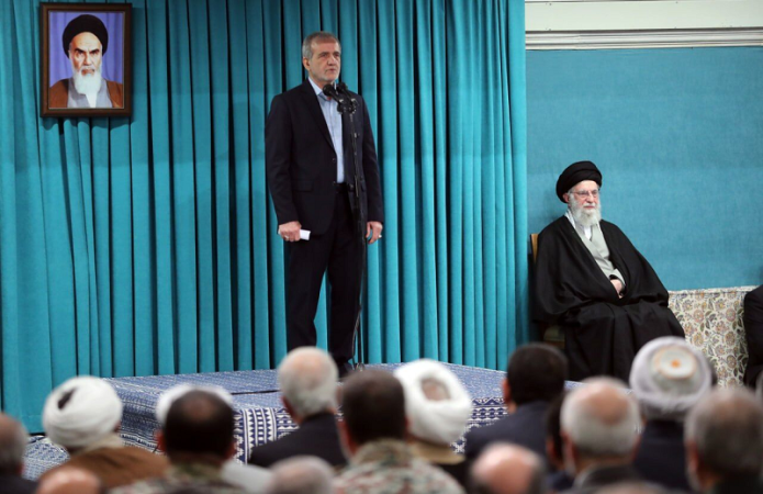 پیام حمایتهای رهبر انقلاب از پزشکیان برای کنشگران سیاسی پیام حمایتهای رهبر انقلاب از پزشکیان برای کنشگران سیاسی