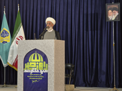 امام جمعه پرند؛ ایران با فشار و تحریم های جدید آمریکا پای میز مذاکره ذلت بار نخواهد رفت