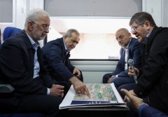 بازدید پزشکیان از خطوط راه آهن حومهای استان تهران بازدید پزشکیان از خطوط راه آهن حومهای استان تهران