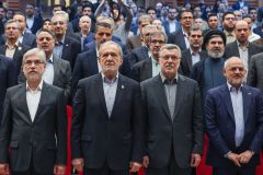 پزشکیان؛ روزِ تکریم دانایی؛ مقابلِ دانشمندان، فارغ از باور و اعتقادشان سر خم کنیم