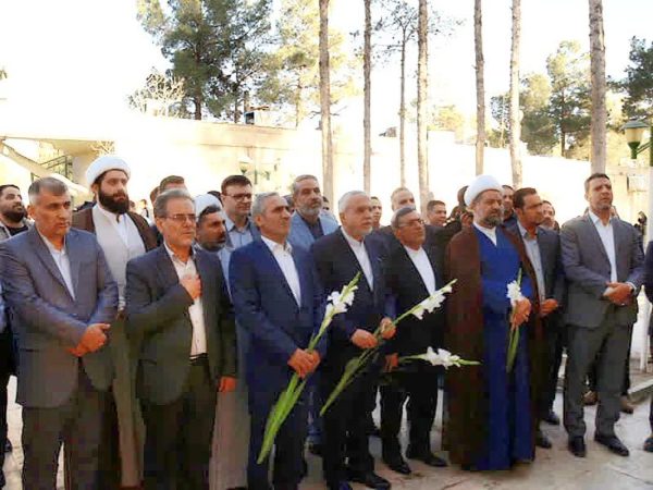 ادای احترام وزیر میراث فرهنگی به مقام شامخ شهیدان در رباطکریم + فیلم و تصاویر ادای احترام وزیر میراث فرهنگی به مقام شامخ شهیدان در رباطکریم + فیلم و تصاویر