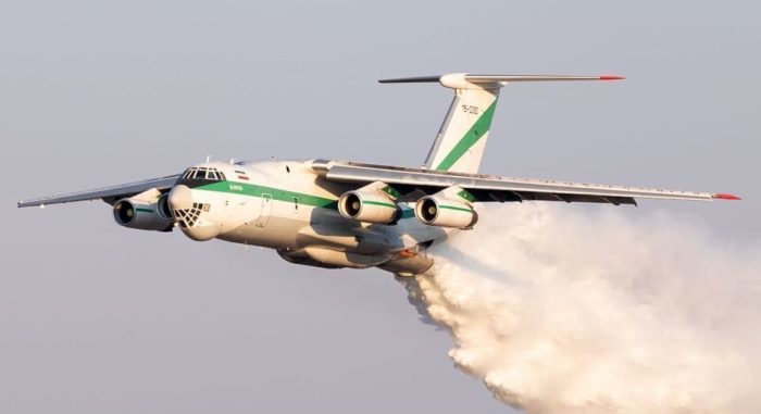 عملیات مشترک هوایی ارتش و سپاه برای مهار آتش‌سوزی جنگل چالوس آغاز شد