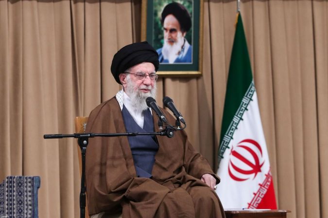 رهبر انقلاب: ۱۳ آبان باید در تاریخ و حافظه ملی بماند/ اختلاف ایران و آمریکا ذاتی است