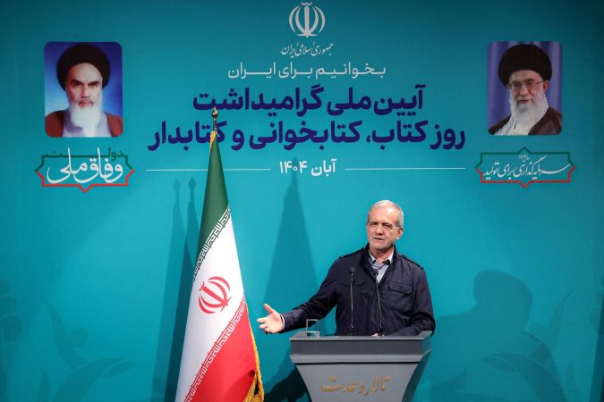 پزشکیان: کتاب و کتابخوانی گره از مشکلات می‌گشاید