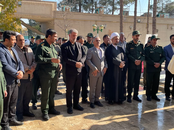 رباط‌کریم در آغاز هفته بسیج؛ تجدید میثاق با شهدای والامقام و عطرافشانی مزار شهدا + تصاویر