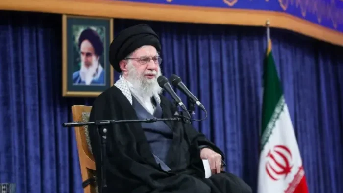 رهبر انقلاب: ملت ایران امروز هویت و همت خود را به رخ جهانیان کشید