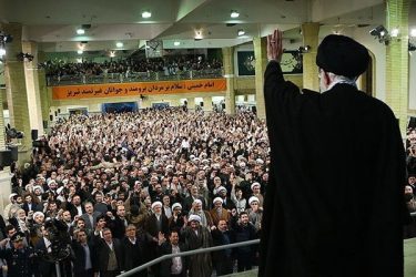 رهبر انقلاب: خطرناک‌تر از ناو، سلاحی است که آن را به قعر دریا می‌فرستد