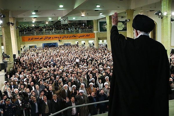 رهبر انقلاب: خطرناک‌تر از ناو، سلاحی است که آن را به قعر دریا می‌فرستد