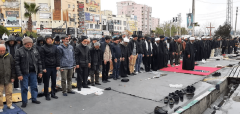 برگزاری نماز جمعه در میدان نبرد استقلال پرند زیر باران رحمت الهی + فیلم و تصاویر