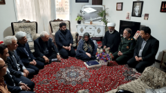تجلیل مسئولان شهر پرند از خانواده معظم شهدای هشت سال دفاع مقدس / دیدار با فرمانده سپاه پرند + تصاویر