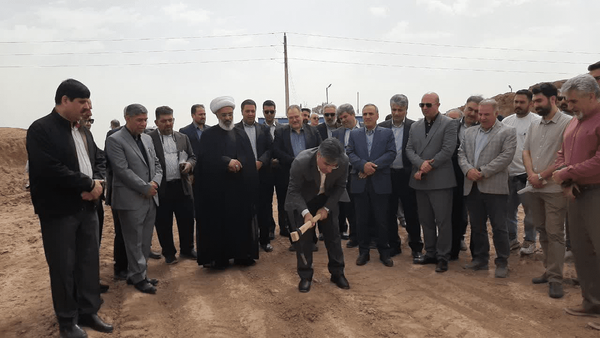 آیین کلنگ‌ زنی پروژه مزرعه خورشیدی ۱۳۰ هکتاری در شهرک صنعتی پرند + فیلم و تصاویر