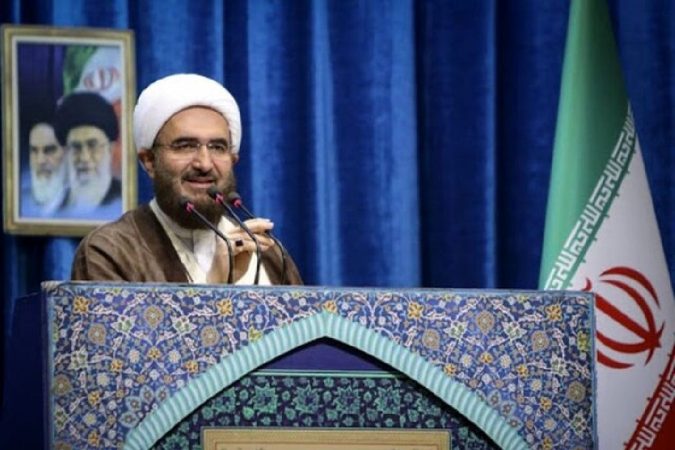 خطیب نماز جمعه تهران: ملت ایران در «قلب پیچ تاریخی» قرار دارد