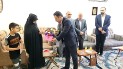 تجلیل شهردار پرند و اعضای شورا از خانواده معظم شهید حسین آخوندی + تصاویر