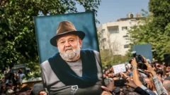دختر اکبر عبدی: هزینه تهیه تاج گل برای پدرم را به بیماران پروانه‌ای اختصاص دهید