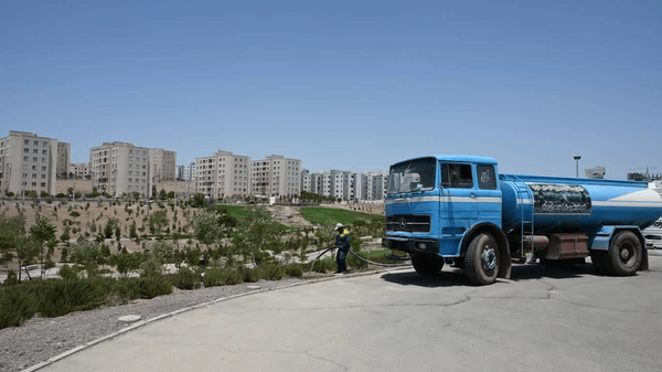 آبیاری فضای سبز فازهای تحت مدیریت شرکت عمران پرند با آب غیرشرب + عکس