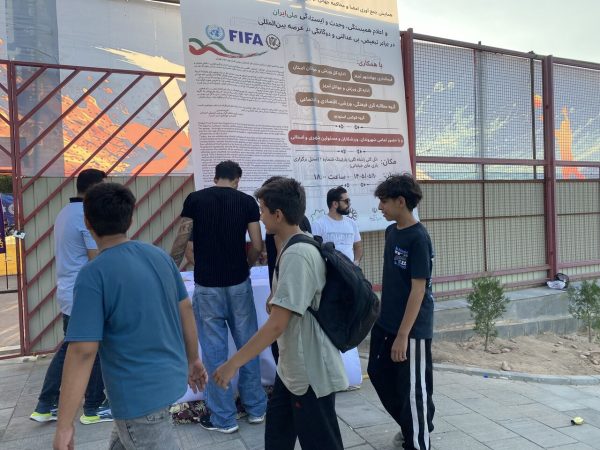جمع‌آوری طومار محکومیت تبعیض فیفا علیه تیم ملی فوتبال ایران در تبریز آغاز شد