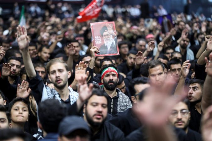 عزاداری هیات‌ های دانشجویی در جوار محل شهادت رهبر شهید انقلاب اسلامی