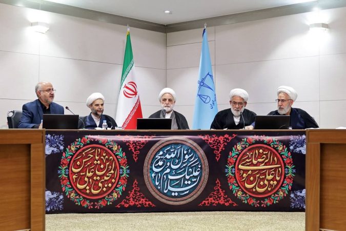 رئیس قوه قضاییه: خبرنگاران برای آگاهی‌بخشی عمومی به دل معرکه‌ها می‌زنند
