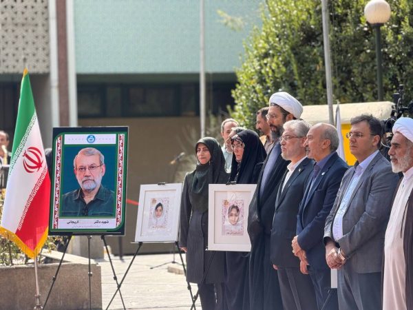 پرچم جمهوری اسلامی در آیین آغاز سال تحصیلی به اهتزاز درآمد