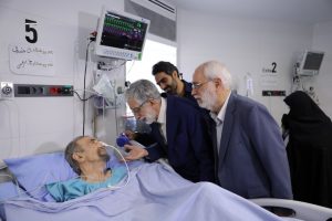 عیادت نمایندگان رهبری از چهره ماندگار شعر و ادبیات