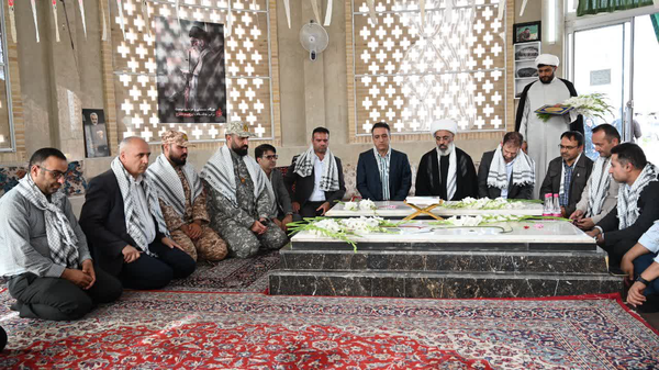 مزار شهدای گمنام شهرک آفتاب شهر پرند غبارروبی شد + عکس