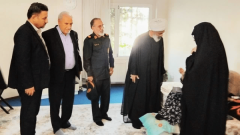 تجلیل مدیران شهری پرند از خانواده سه شهید دفاع مقدس + عکس