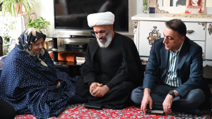 دیدار امام جمعه و مدیرعامل شرکت عمران پرند با مادر شهید جاویدالاثر مجید هوشیار + عکس
