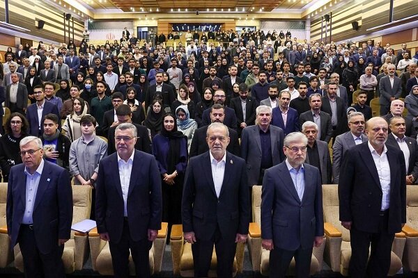 پزشکیان: اگر باور به خودمان داشته باشیم می‌توانیم از مشکلات عبور کنیم