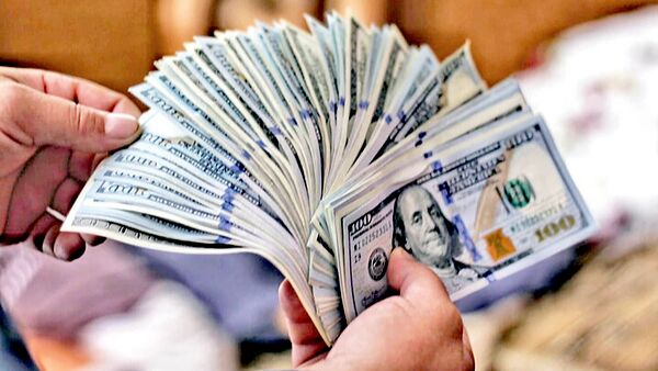 آغاز فروش ۱۰ هزار دلار در ۵ بانک منتخب برای مدیریت بازار ارز